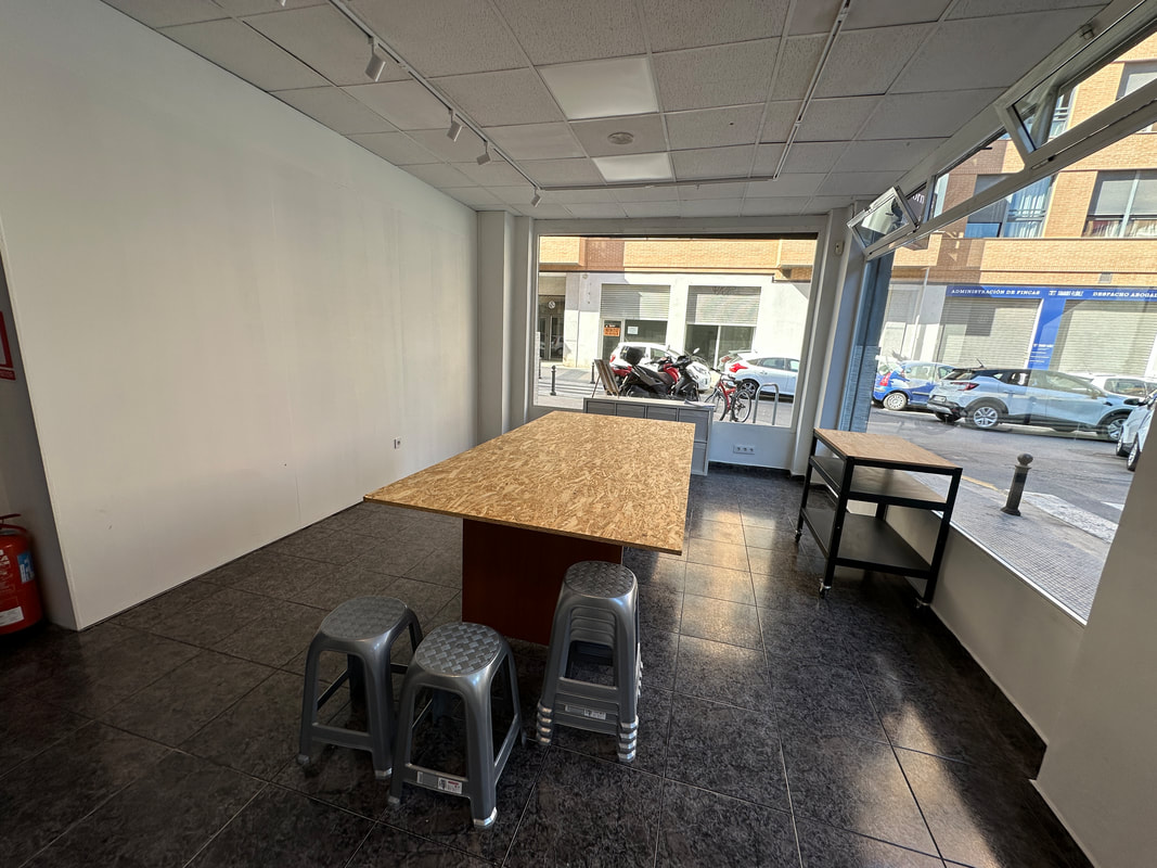 The Local AIR Valencia logo