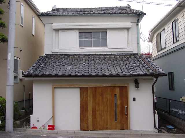 Arts Initiative Tokyo logo