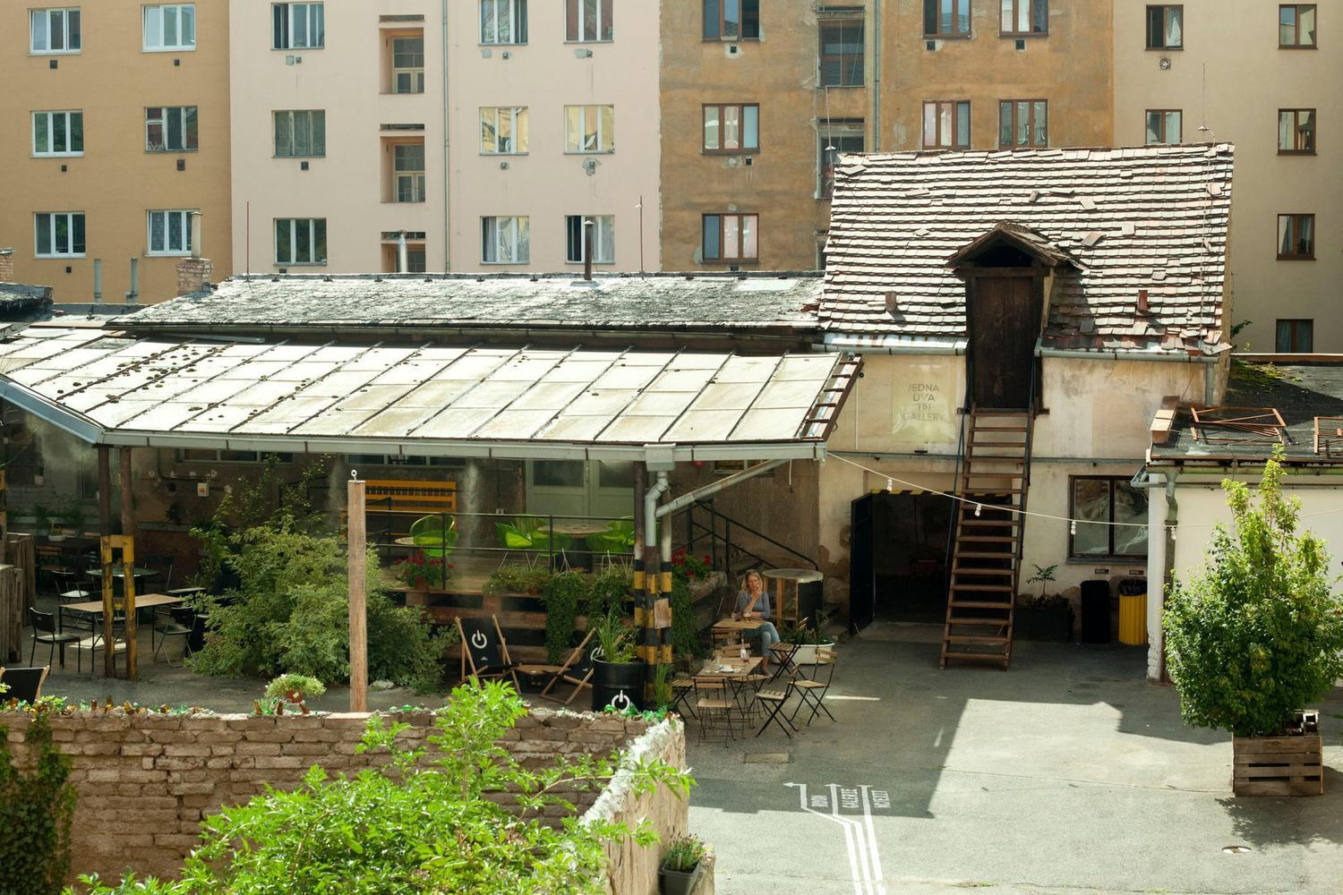 Petrohradská kolektiv z.s. logo